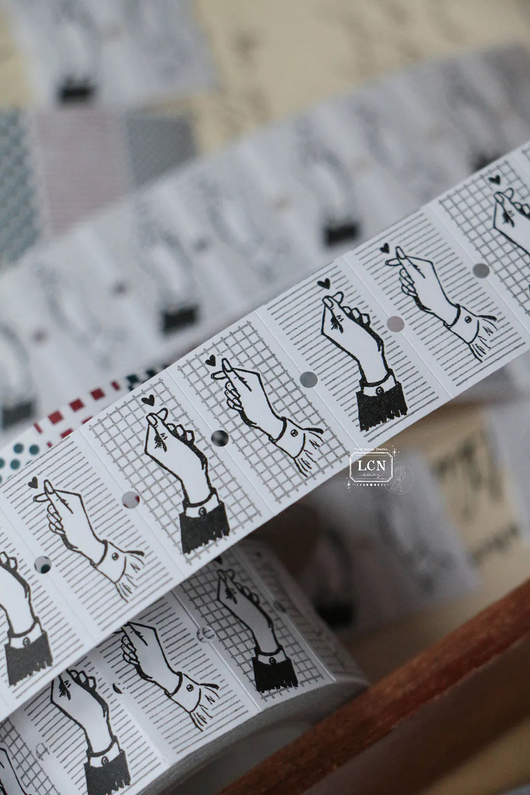 LCN Label Sticker Roll - Finger Heart