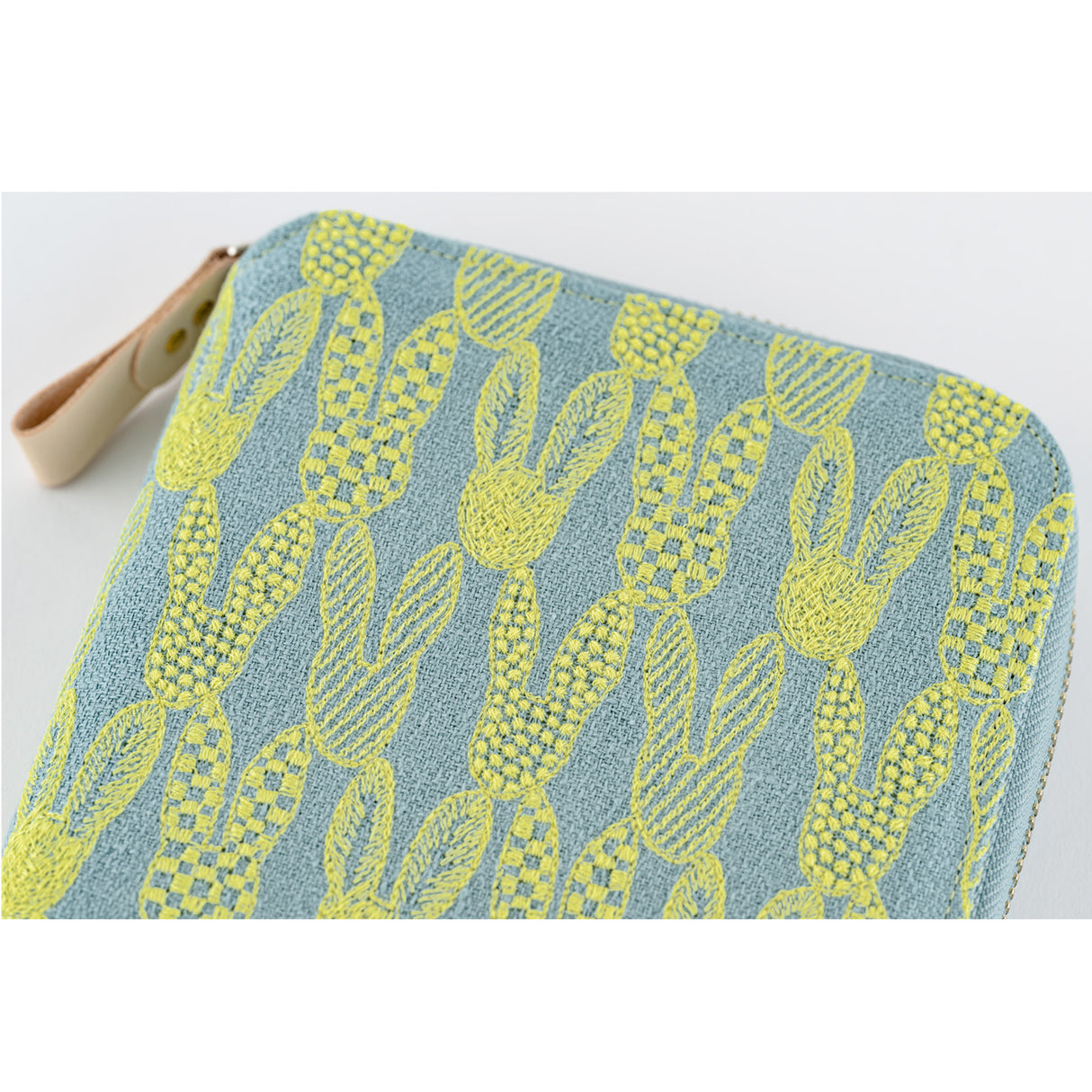 Hobonichi 2026 A6 Cover - minä perhonen pomppia (Light Blue)