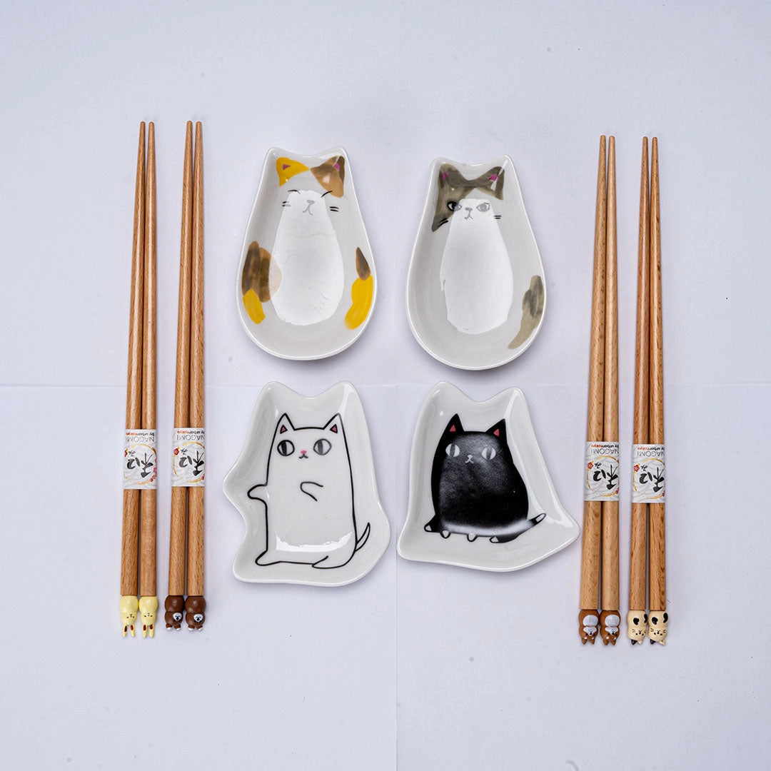 This adorable box set includes 4 sets of chopsticks and sauce dishes.
Size: Chopsticks 9 inch, Cat Sauce Dish 4 inch L
Material: Bamboo and Ceramic
Origin: China