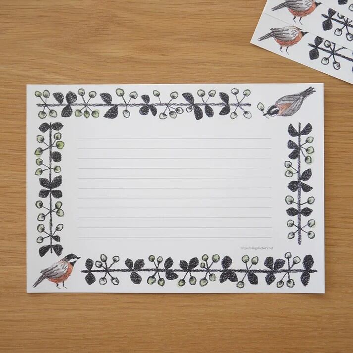 Featuring charming watercolor of various birds from Japanese illustrator 4legs
It is a convenient size that is not too big or too small. You can use it as a communication tool for small thank you and announcements. It is a great gift for people who like paper. The gorgeous and gentle designs will make you feel warm and fuzzy.
Contents: 40 sheets (10 types x 4 sheets each)
Size: A5 size (148mm×210mm)