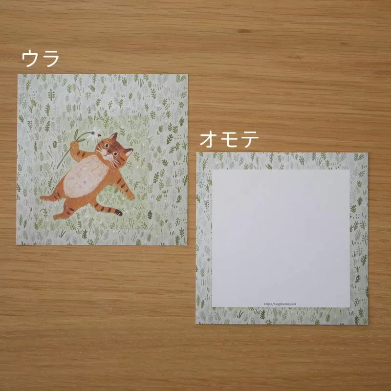 Featuring charming watercolor of cats with flowers and plants from Japanese illustrator 4legs
It is a convenient size that is not too big or too small. Please use it as a communication tool for small thank you and announcements. There are no lines on the front side, so you can use it freely as a shop card or business card with stamps and stickers as well as memos and letters. It is a great gift for people who like paper. The gorgeous and gentle designs will