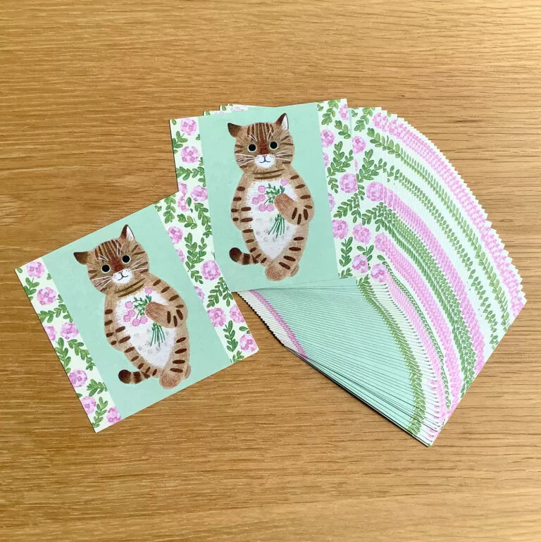 4legs Cat Memo - New #1 Kita
Featuring charming watercolor of a cat from Japanese illustrator 4legs
It is a convenient size that is not too big or too small. Please use it as a communication tool for small thank you and announcements. There are no lines on the front side, so you can use it freely as a shop card or business card with stamps and stickers as well as memos and letters. It is a great gift for people who like paper. The gorgeous and gentle designs&nb