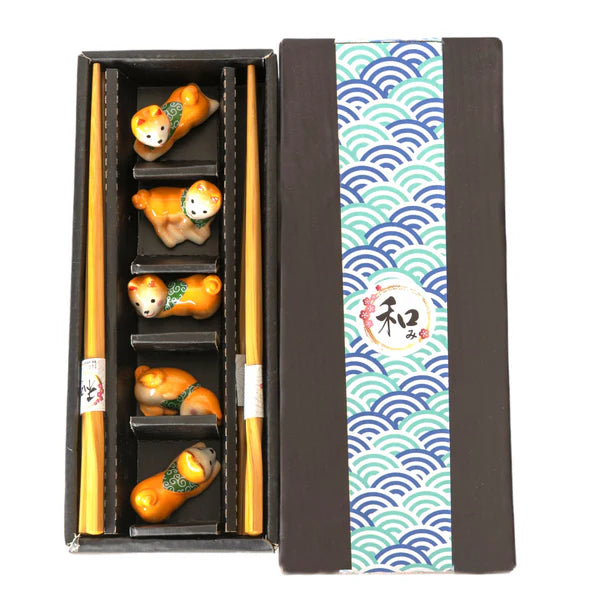 5 Pair Bamboo Chopsticks and Shiba Porcelain Chopsticks Rest Gift Set. This Chopstick and Rest Gift Set Comes 5 Pair Bamboo Chopsticks with 5 piece assorted cats chopsticks rest in gift box packaging. Chopstick Rests are Dishwasher Safe. Gorgeous Box, Perfect Asian Gift for Holidays and any Occasion.
Size: 9 inch chopsticks, 2.25 inches W chopsticks rest
Material: Bamboo and Ceramic
Origin: China