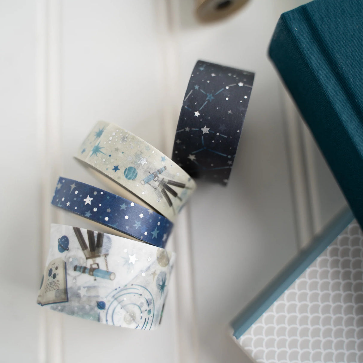 A dreamy celestial washi tape set inspired by stargazing, constellations, and drifting meteor trails. This coordinated collection features star-scattered skies, astronomy books, telescopes, planets, and deep midnight tones—perfect for adding a cosmic touch to planners and creative spreads.