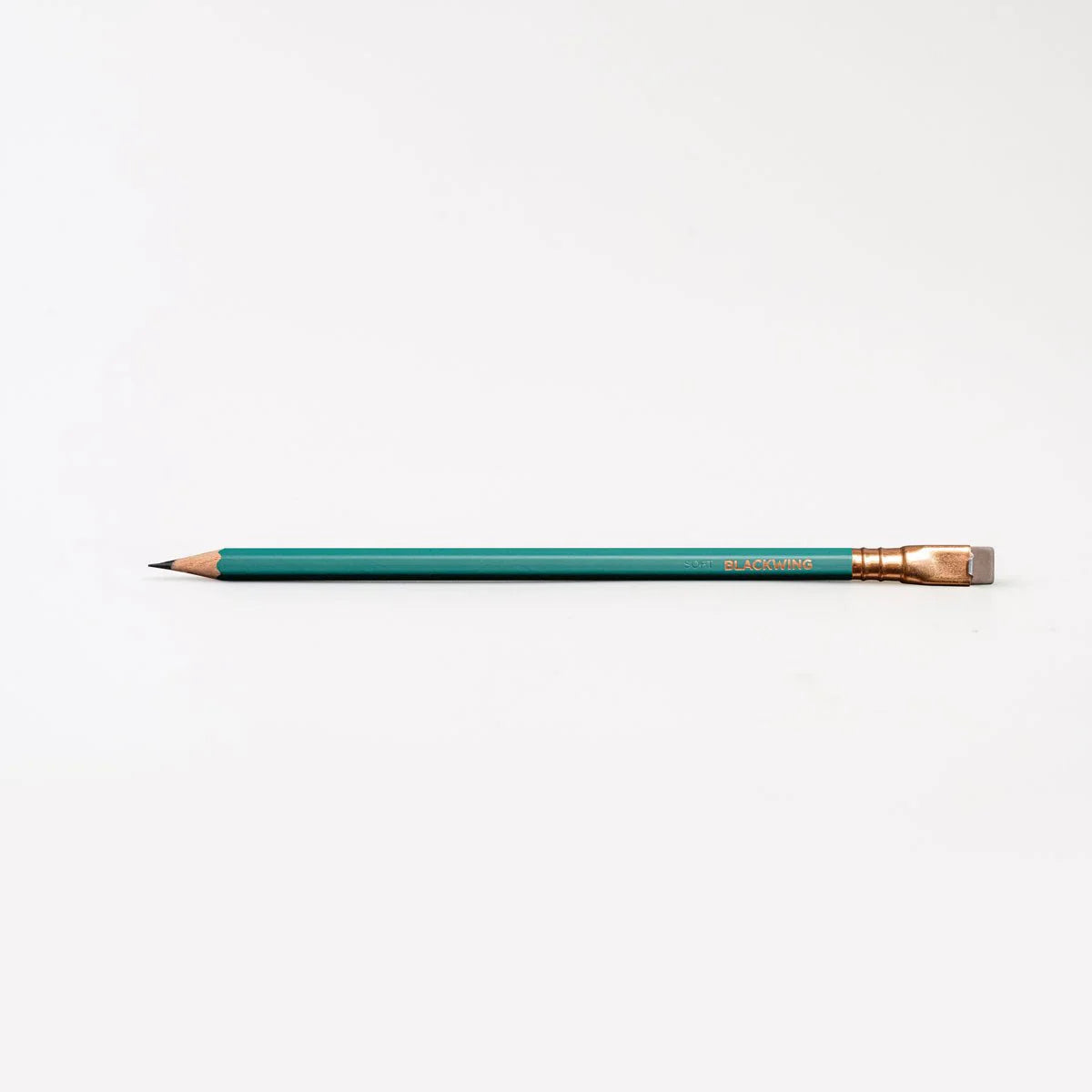 This colorway has a matte green finish, copper imprint, copper ferrule, and taupe eraser. It features a “SOFT” pencil graphite indicator stamp on the barrel. This Blackwing graphite pencil is ideal for musicians, woodworkers, artists, and anyone who prefers a soft, satisfying dark line. The Blackwing Matte pencil is the softest of the four popular core Blackwing models.
Blackwing Matte pencils come in a 12-pack gift box that also doubles as a pencil cup. The Blackwing Matte has the soft same pencil graphit