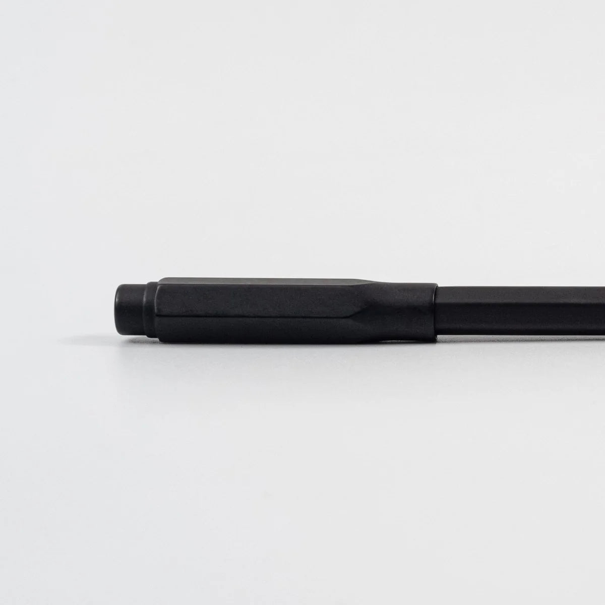 The Blackwing Point Guard is designed to ensure your Blackwing pencil gets wherever you’re going in one piece. Crafted out of lightweight, machined aluminum, the Point Guard goes over the point of your Blackwing pencil, keeping it safe in your bag, pocket, or pencil roll. The tip of your pencil “floats” inside the cap to protect your point against unexpected drops or jams.
Point Guards are available in matte black, matte white, bright gold, bright silver, or a mixed set of 3 (gold, silver, and black).