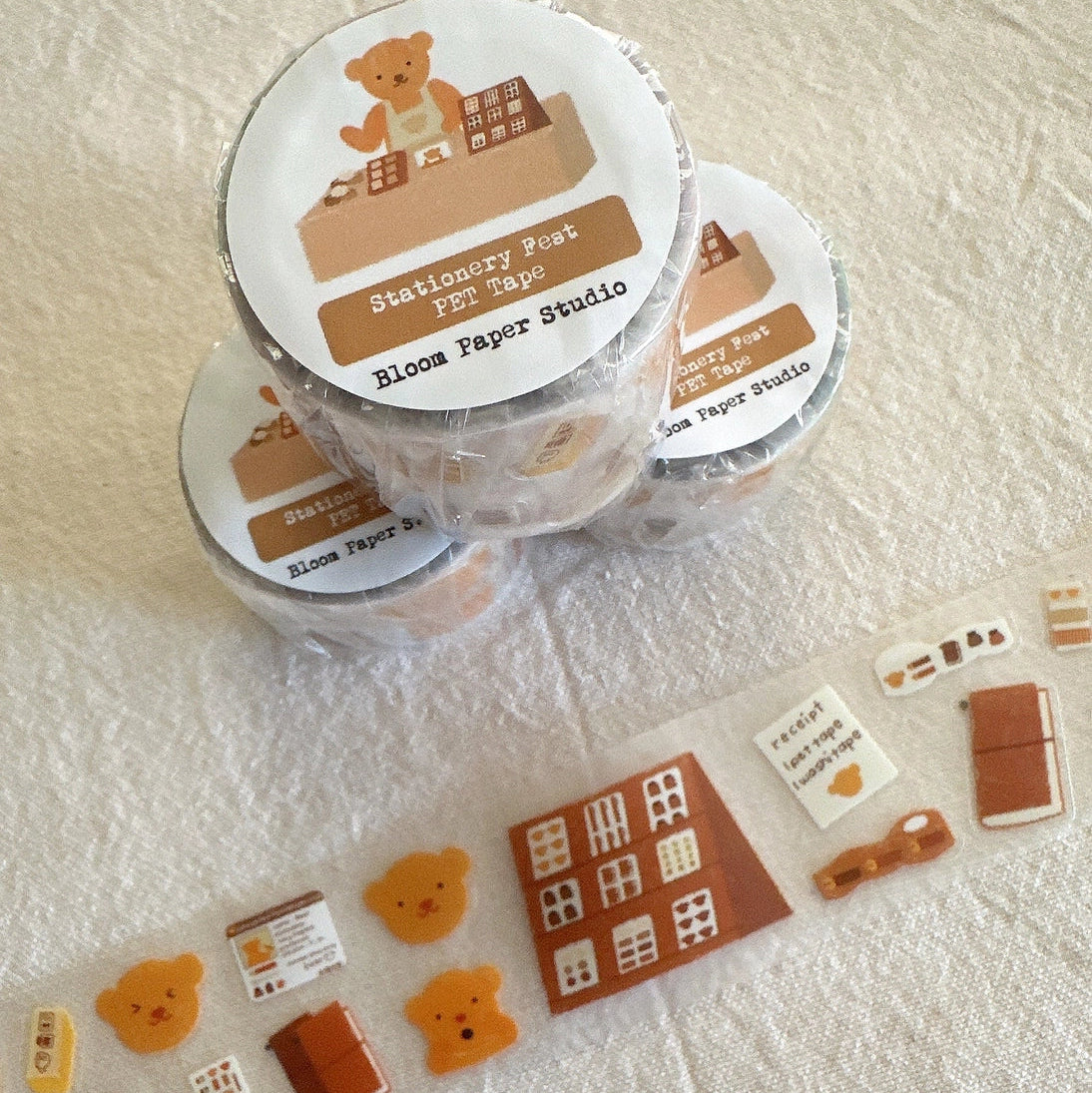 Bear has a booth at a stationery fest! He enjoys seeing his regular customers and any stationery lovers at his booth!
Made with:
- clear matte PET Tape
- kiss cut designs
-40mm x 5m