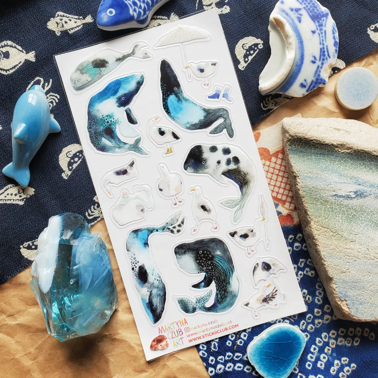 đâïž Breezy and full of seaside charm, @martyna.czubâs watercolor whales and gulls make quite the charming coastal crew. With curious expressions, tiny umbrellas, rain boots, and a few delightfully dramatic whale poses, this playful sheet perfectly captures the magic of a windswept day by the sea.
Art by: @martyna.czub