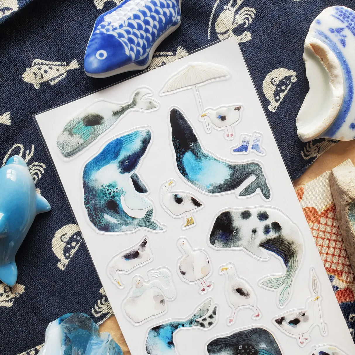đâïž Breezy and full of seaside charm, @martyna.czubâs watercolor whales and gulls make quite the charming coastal crew. With curious expressions, tiny umbrellas, rain boots, and a few delightfully dramatic whale poses, this playful sheet perfectly captures the magic of a windswept day by the sea.
Art by: @martyna.czub