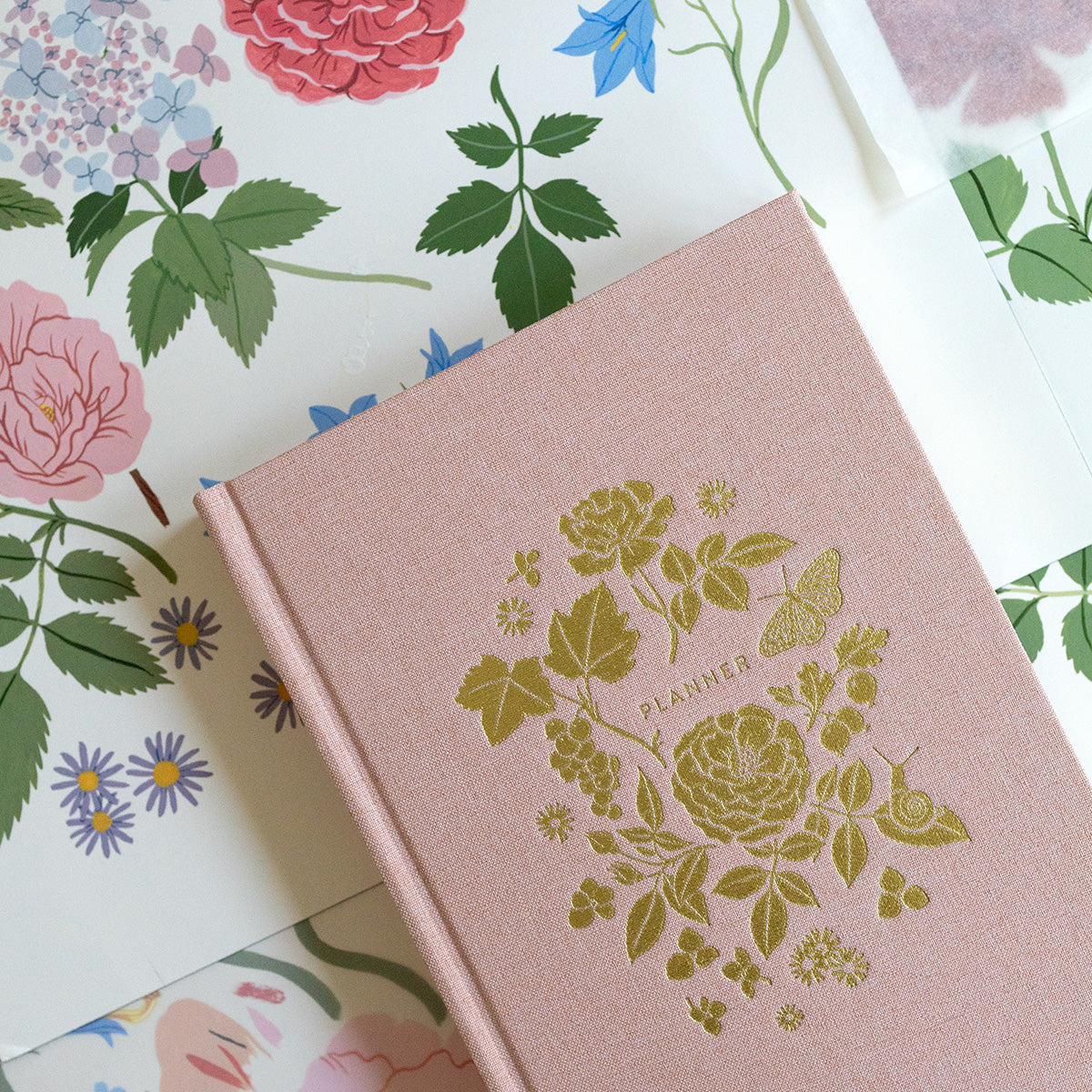 Herbarium | Linen-Bound Undated Planner
Hand-illustrated luxurious undated planner
Size: 6.25"x 8.5" x 0.75"
Lay-flat binding
Cover printed in full color and gold foil stamped
Matte gold foil-gilded edges ~ Full-color Book linen cloth
Illustrated inner pages
2 satin bookmarks
120 gsm natural white interior pages
Back pocket
Undated with room for 12 months
Birthdays and Special events spread
Monthly view located at the start of each month.
Weekly view
Notes pages