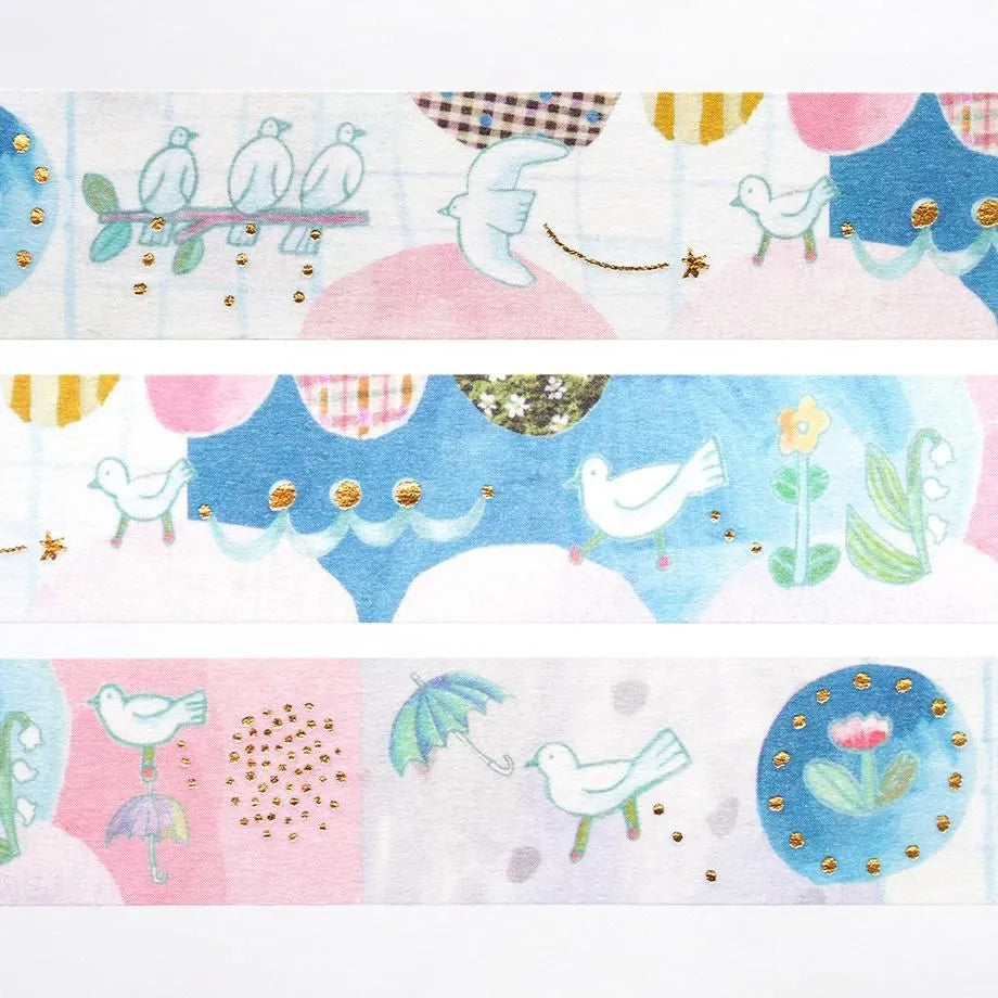Cozyca Products - CHIHIRO SONODA Washi Tape - TORI no OTOSHIMONO
Washi tape by artist CHIHIRO SONODA, who is also known for embroidered works such as brooches and earrings. The shining gold foil-stamped "bird oyster" has a unique and cute design. Pay attention to the clear expression of the bird.
20mm wide x 5m long