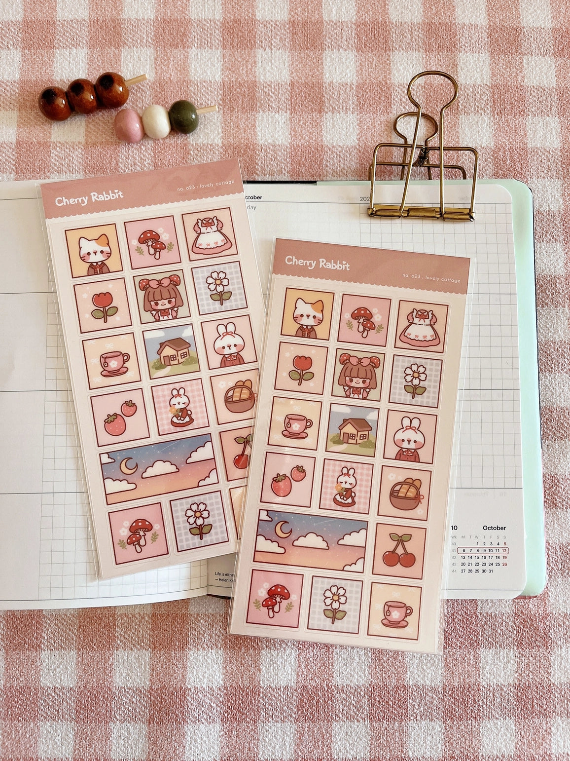 Kiss cut sticker sheet
1 sheet
Sheet size: 9 x 18 cm
Material: Clear PET