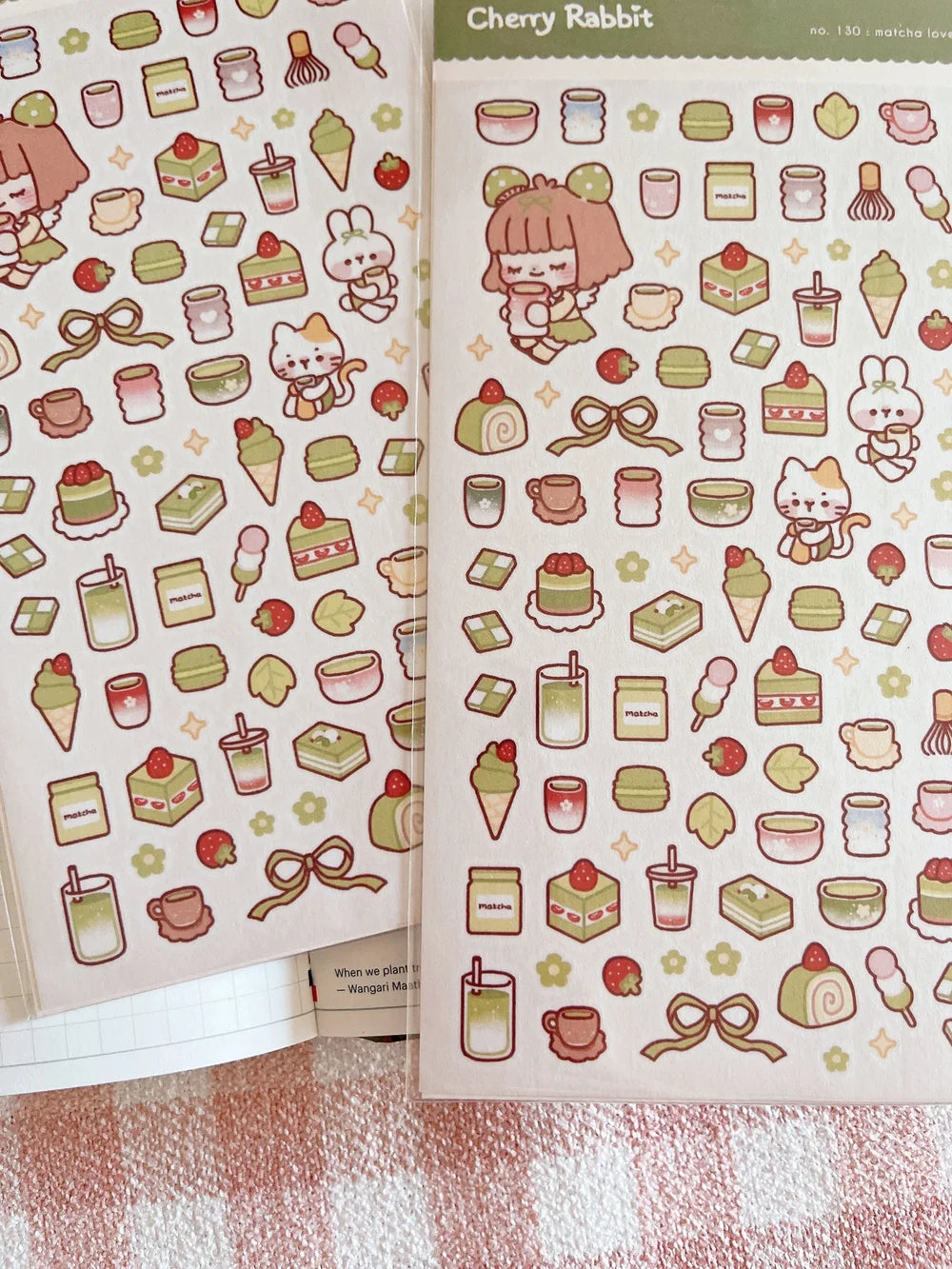 Decorate your planner / diary with these little stickers of matcha treats!
Kiss cut sticker sheet
1 sheet
Sheet size: 9 x 18 cm
Material: Washi sticker / Masking sticker