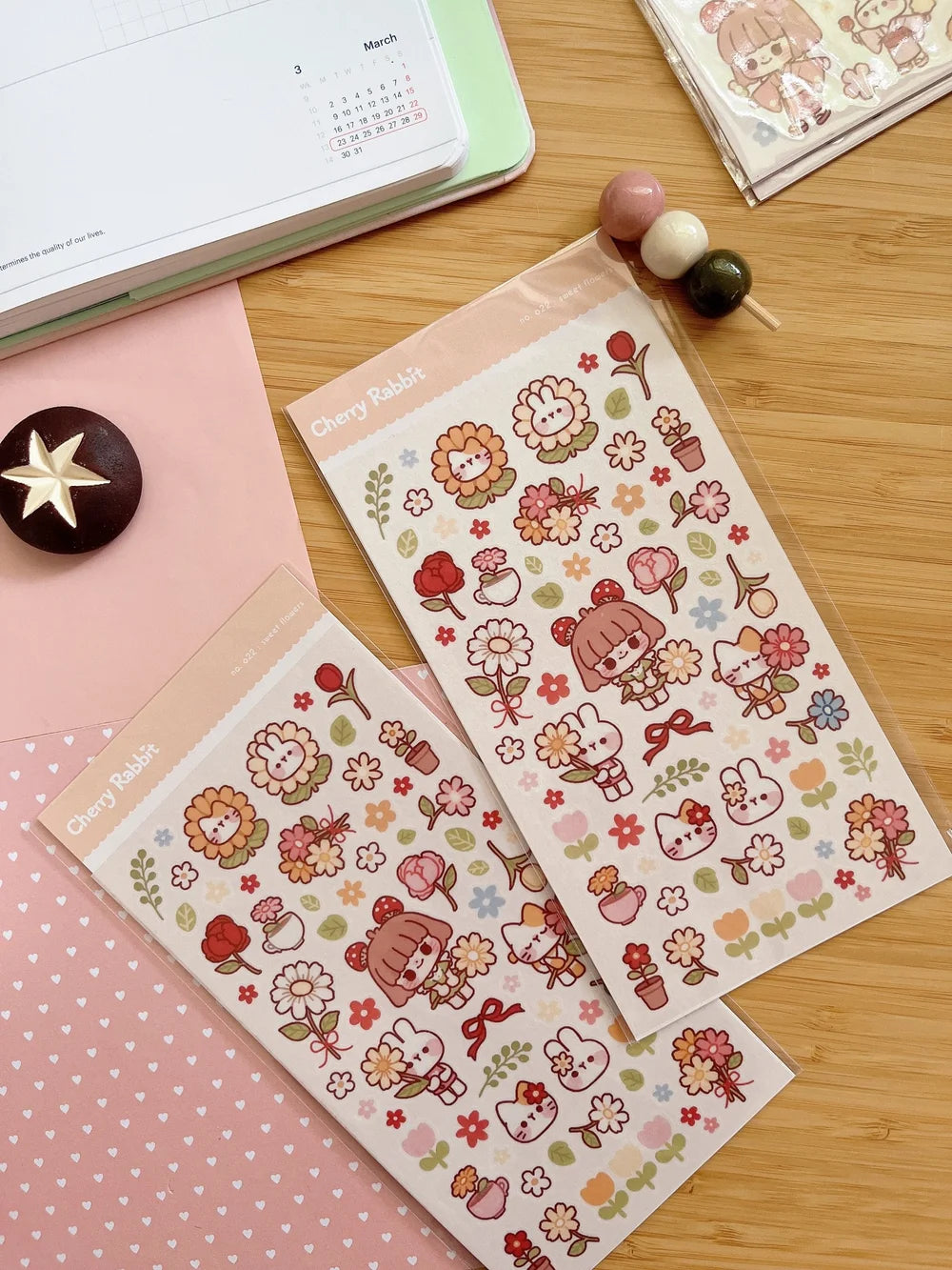 Washi paper stickers! Decorate your planner / diary with these little stickers of cute flower themed illustrations 🌼🌻🌸🌷
Kiss cut sticker sheet
Sheet size: 9 x 18 cm
Material: Washi sticker / Masking sticker