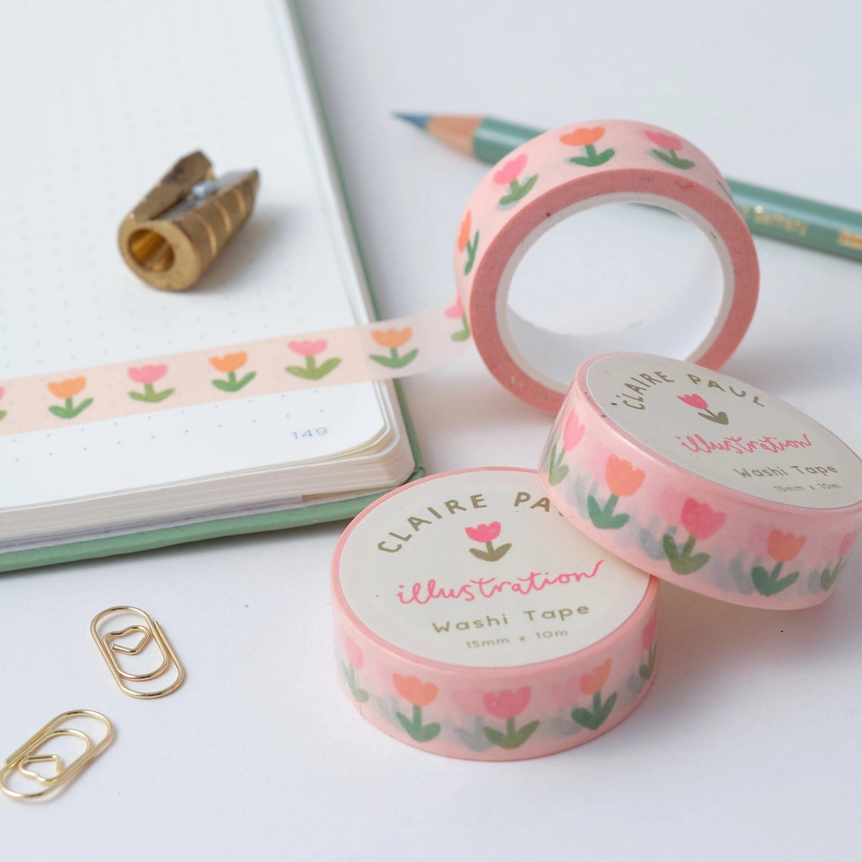 Cute floral wash tape in a pastel peach colour tone with pink and orange tulips.
This paper tape is perfect for decorating your bullet journal and planners, scrapbooking & gift wrapping. It'll add some fun and colour to any surface and is easy to peel off.
