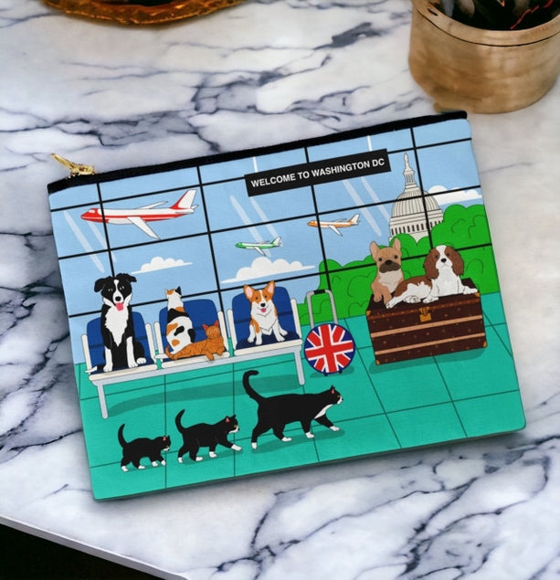 Bolsa de cosméticos y artículos de aseo para perros y gatos en el aeropuerto de Washington D.C.
