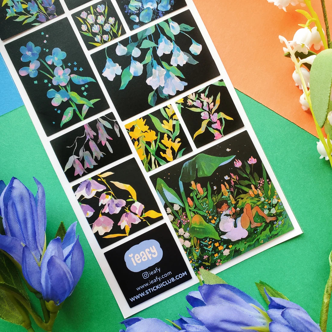 ✨🌻 Want the florals but are a creature of the shadows? @ieafy has got you covered! These gorgeous flowers’ colors pop against a night sky background. So go on ahead and keep it dark and mysterious.. while also enjoying a garden of color.
Art by: @ieafy