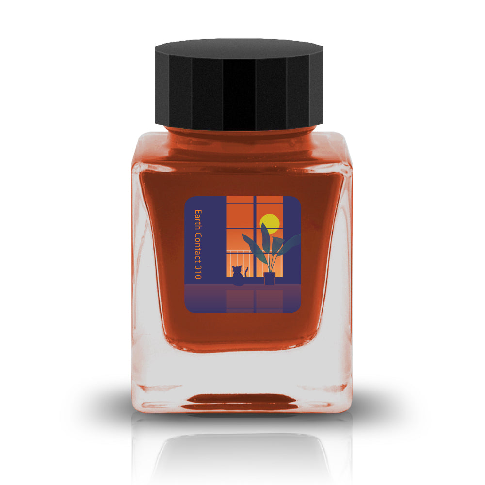 Embrace the bold and vibrant tones of nature through Tono & Lims' Earth Contact Line. Inspired by rich gemstones, each ink color is perfect for those who enjoy adding radiance to their collection. Be sure to shake the bottle well before use to evenly disperse the glitter.
RGB: 205, 84, 29
Orange
Shimmering
30 ml