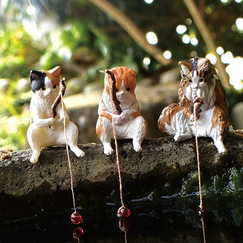 These figures are of cats sitting on a fishing line. They are sitting on the fishing line, looking at the line and relaxing.
Lineup (5 Variants):
Scottish Fold
Calico Cat
Norwegian Forest Cat
Munchkin
Mix