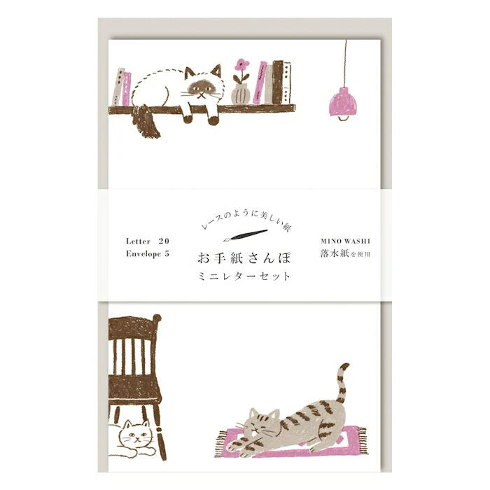 This series of miniture letters allows you to enjoy writing letters with ease, just like taking a walk!
Ochimizu-gami" is used, which has a water-watermarked pattern created by dropping water during the papermaking process. The beautiful transparency of Mino Washi Ochimizu-gami and its clean design make it suitable for a wide range of people regardless of age.
This Set Includes:
20 sheets of letter paper: H135 x W85mm
5 envelopes: H142 x W92mm