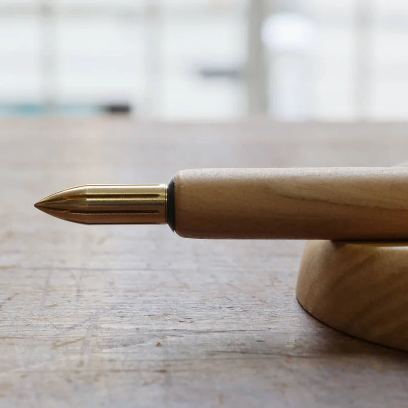 The brass nib was born from a desire for a durable and practical dip pen nib. Enjoy a variety of line widths from fine to broad by tilting the nib at different angles. Fits most nib holders as well as those from our range.
The nib was designed by Yuto Yamazaki of Kuramae-based design studio Alloy. The nib tip has been rounded and polished with meticulous care, providing a remarkably smooth writing experience that defies expectation. Perfected over many iterations, the innovative nib is like no other.