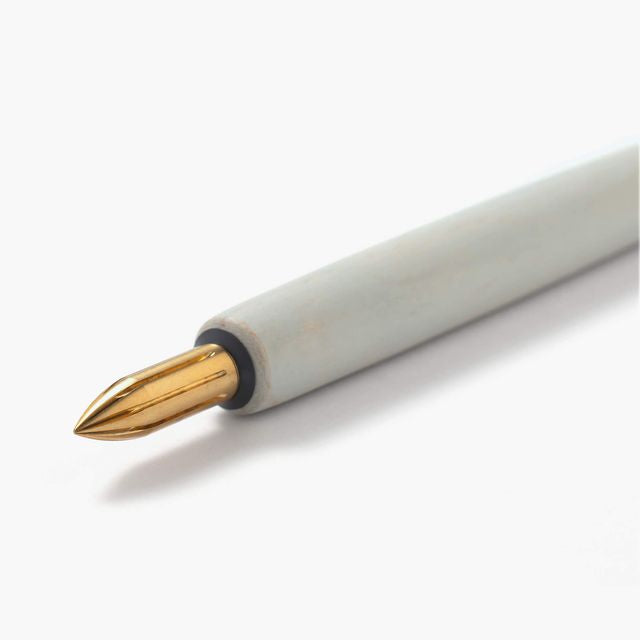The petite nib holder is compact yet thoughtfully designed with optimal thickness, length and balance for writing. We created it to inspire all ages to discover the joy of writing with dip pens.
Each nib holder is crafted from Japanese maple wood and finished with a plant-based oil that meets the highest international safety standards. Applied by the skilled hands of craftspeople, the finish evolves with time and use, enhancing the natural texture and grain of the maple for lasting writing pleasure.