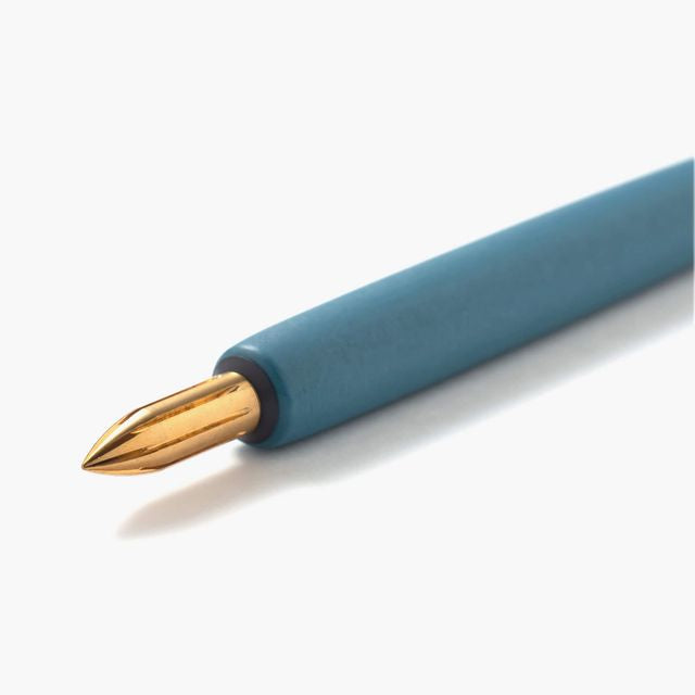 The petite nib holder is compact yet thoughtfully designed with optimal thickness, length and balance for writing. We created it to inspire all ages to discover the joy of writing with dip pens.
Each nib holder is crafted from Japanese maple wood and finished with a plant-based oil that meets the highest international safety standards. Applied by the skilled hands of craftspeople, the finish evolves with time and use, enhancing the natural texture and grain of the maple for lasting writing pleasure.