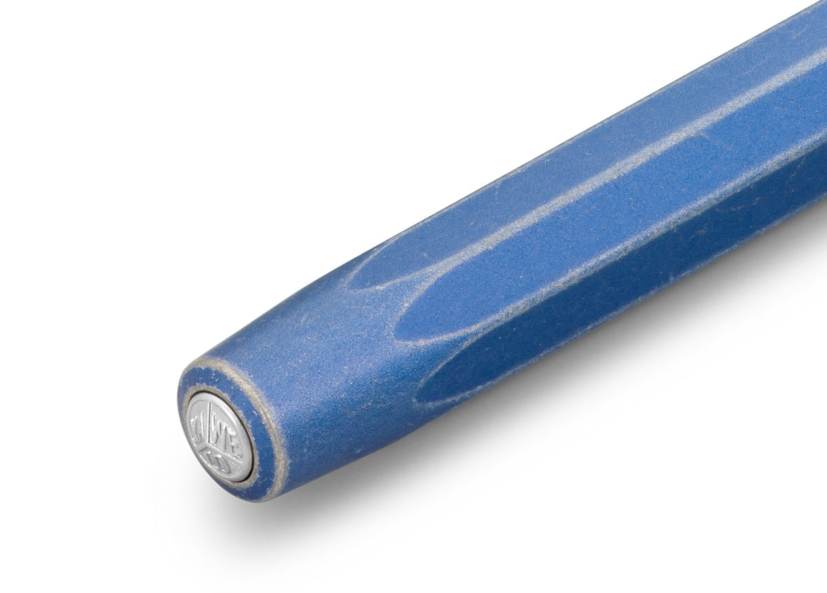 Kaweco AL SPORT Fountain Pen Stonewashed Blue
The AL Sport fountain pen in Stonewashed Blue not only has a casual look but also fits snugly in your hand.
The metallic body is made of high-quality aluminium and grants an unique haptic experience. Its fine surface imparts elegance.