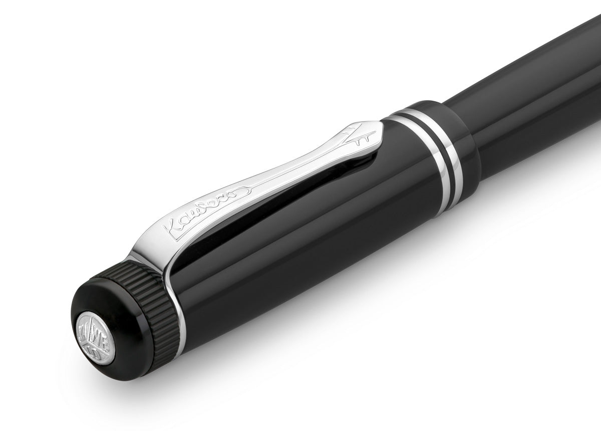 Luxurious roller ball in nostalgia design made of high-grade acrylic with elegant elements.
The decorative elements and proportions are based on those of the golden 1920s. This treasure of the German heyday of art, culture and science has been preserved in detail. The Gel Roller allows effortless writing and an exceptionally writing experience.
The roller ball consists of more than 15 individual parts. The pen lining is made of deep black acrylic (PMMA) and polished and assembled by hand.
The Kaweco DIA2
