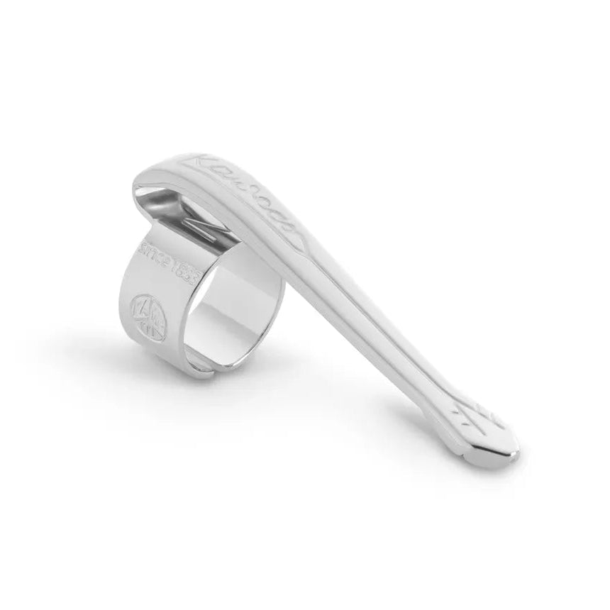 Kaweco Liliput Nostalgia Clips
The clip fits the LILIPUT model. Simply slide it open and the clip is ready for use.
Not only in function, but also visually, this accessory is an upgrade for every Kaweco.
Attention: This clip does not fit on the Liliput retractable ballpoint pen.