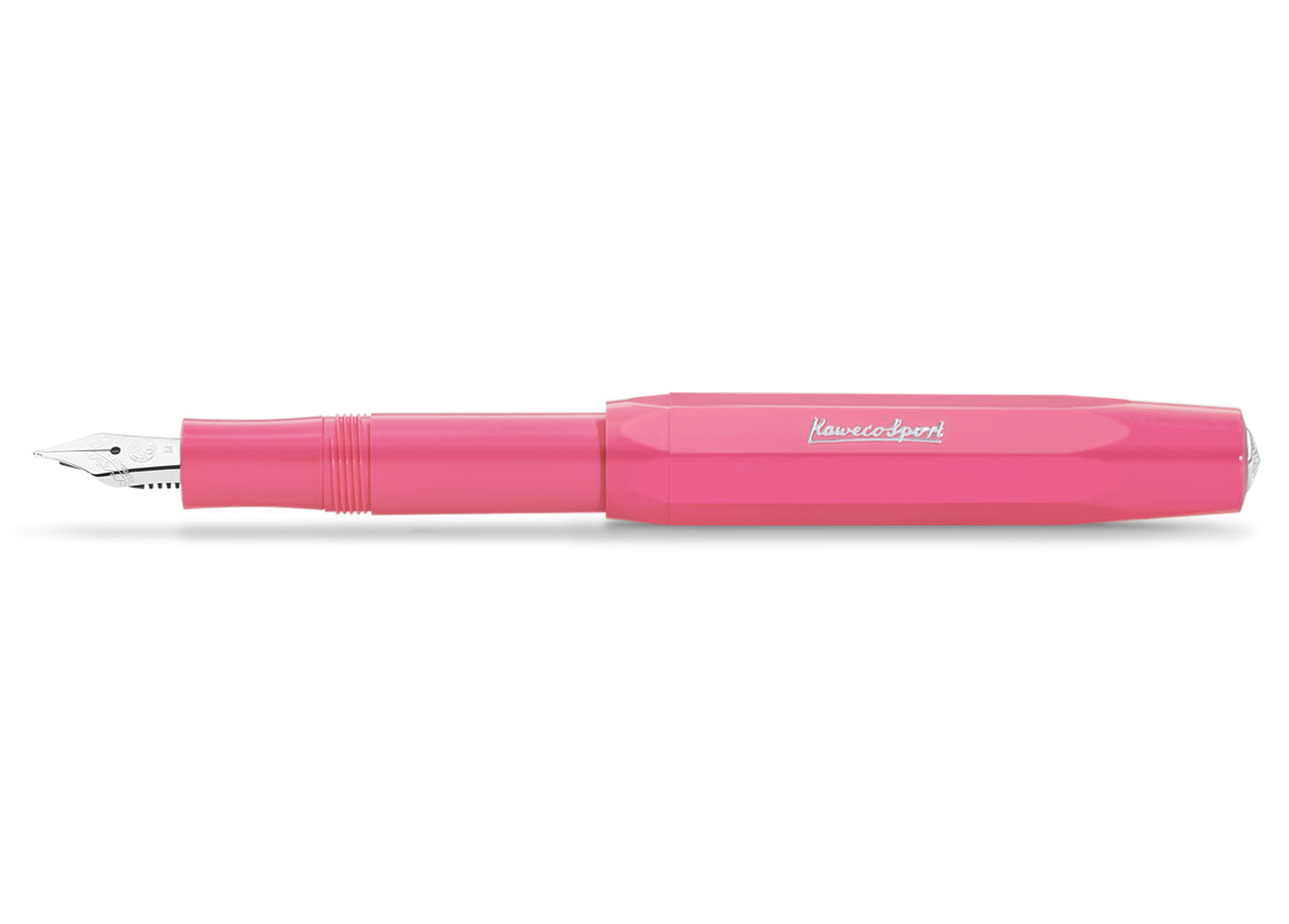 On Wednesdays, we write Pink.
The Kaweco SKYLINE SPORT fountain pen in pink is making its long-awaited comeback. The vibrant color is inspired by cotton candy clouds on the horizon at sunset and immediately creates good vibes.
Pretty in Pink
Today, the Kaweco Sport is also available as a contemporary Skyline series. The pens are finished with silver accents, such as a high-quality name embossing and a silver metal logo on the head of the cap. In addition to the previous trendy colours, such as mint or f