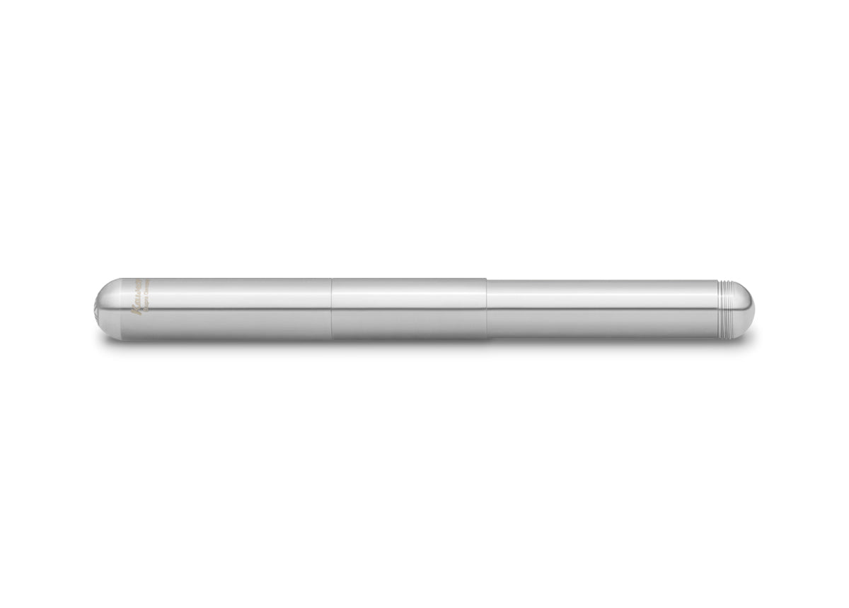 A first-class tool for the art of writing: The robust model made of solid stainless steel is ergonomically held in hand. The minimalist design gives the writing instrument a unique elegance.
Due to the model's high weight, the writing device presses easily onto the paper and promotes the writing flow. This feature allows you to write particularly long and comfortably. Besides, the Supra offers different screwing options. For example, the fountain pen's weight and length can be optimally adapted to one's ha