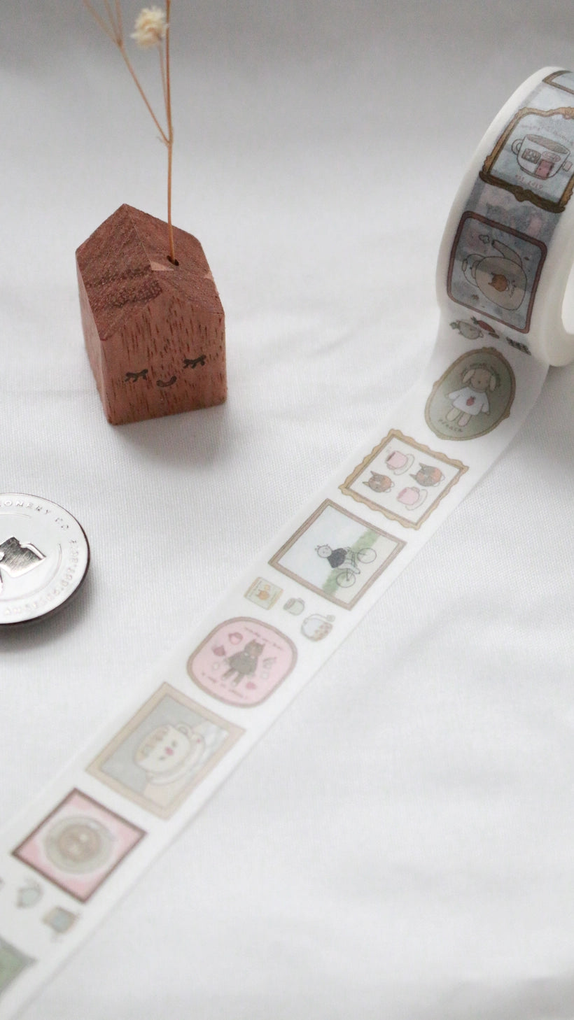 Kuboandlucy x Dana Ate Oatmeal Saturday at the Cafe 20mm Washi Tape
20mm Japanese Washi Tape
Exclusive art illustrated by Dana Ate Oatmeal for Kuboandlucy Stationery Co
Perfect for all planners, journals or add a little personality to your letters or gift wrapping