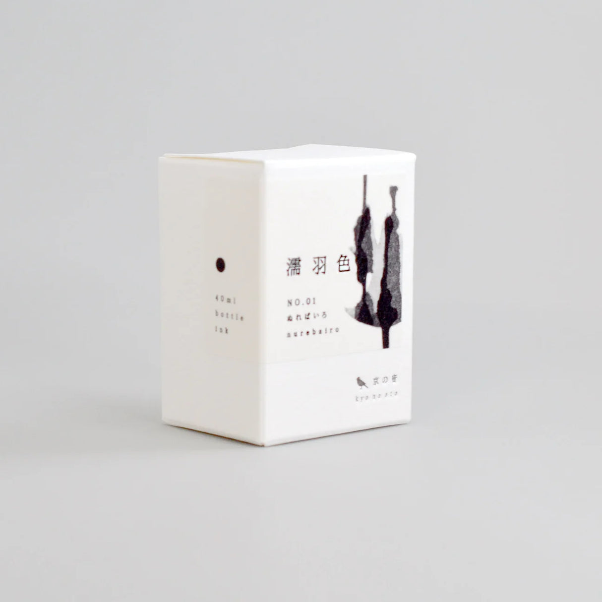 A lustrous black color like a crow's feather that has long been used as the name of a color to describe women's lustrous black hair.
Dye ink product number: KO-0101
Capacity: 40ml
Uses: fountain pens, pens, brushes