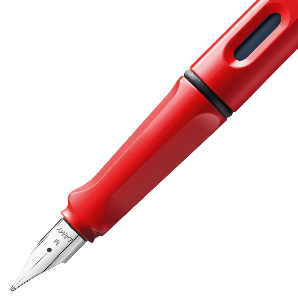 Fountain pen, icon, global success: the LAMY safari has been a beloved classic since its introduction in the 1980s and enjoys a cult status untypical for a writing instrument. Countless colours and ever-changing special editions make hearts beat faster - whether for the pencil case or the carefully curated fountain pen collection.
The LAMY safari is more than the sum of its details: it is aesthetic, robust and individual. The distinctive, self-sprung clip keeps the writing instrument securely fastened in p