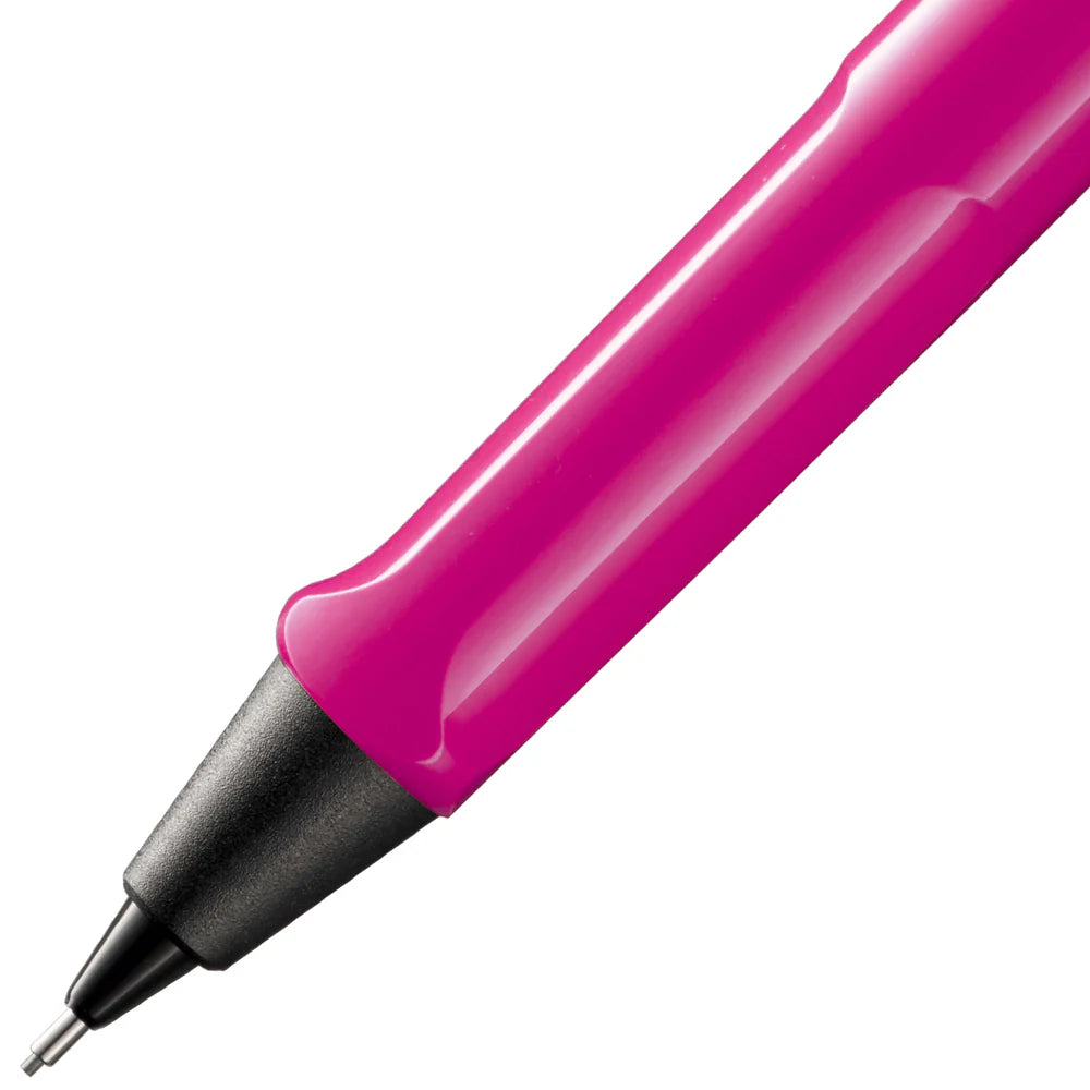 Fountain pen, icon, global success: the LAMY safari has been a beloved classic since its introduction in the 1980s and enjoys a cult status untypical for a writing instrument. Countless colours and ever-changing special editions make hearts beat faster - whether for the pencil case or the carefully curated fountain pen collection.
The LAMY safari is more than the sum of its details: it is aesthetic, robust and individual. The distinctive, self-sprung clip keeps the writing instrument securely fastened in p