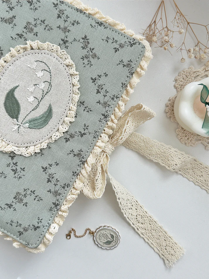 lily of the valley fabric notebook cover. sewn together with careful craftsmanship. lined with lace ruffles for that extra romantic, cottage-core, fairytale touch. meant to protect your notebooks & a keepsake for your beloved stationery :)
♡ floral linen pattern with ruffle lace edging & lily of the valley embroidery
♡ lace ribbon enclosure to help keep your notebooks closed
♡ 7 pockets total (left sleeve: 5 pockets | right sleeve: 2 pockets)
♡ x1 lace ribbon book mark with gold bow pendant