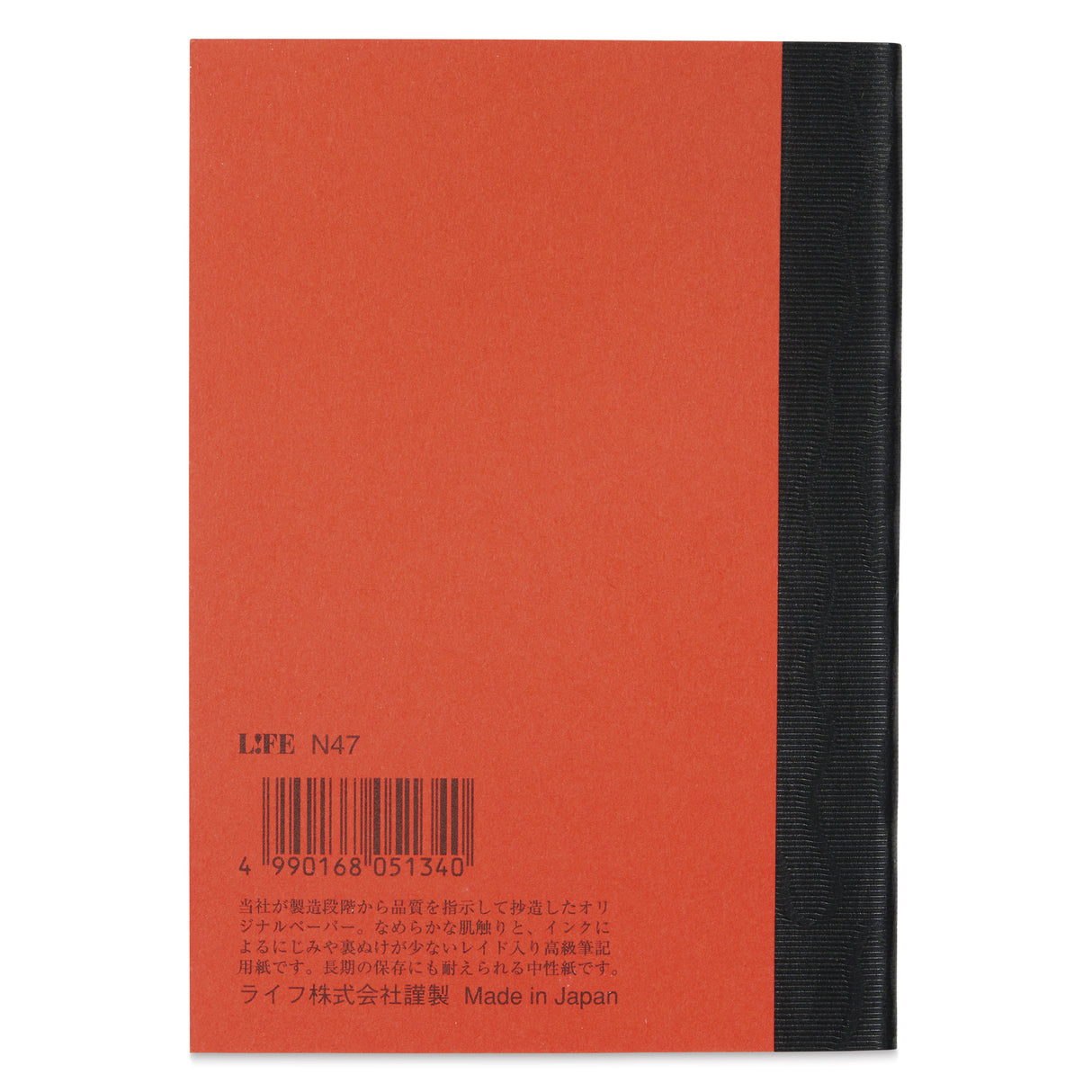 From the Noble Series, a product that embodies the philosophy of "manufacturing" that has continued since the company's founding. The smooth-writing main text paper is an original paper that is made with quality instructions from the manufacturing stage onwards. All of these are Life's pride and joy, created with those who love to write in mind. It is smooth to the touch, and the ink does not bleed or show through.
The sturdy and beautiful binding is carefully made one by one by artisans in Tokyo's do