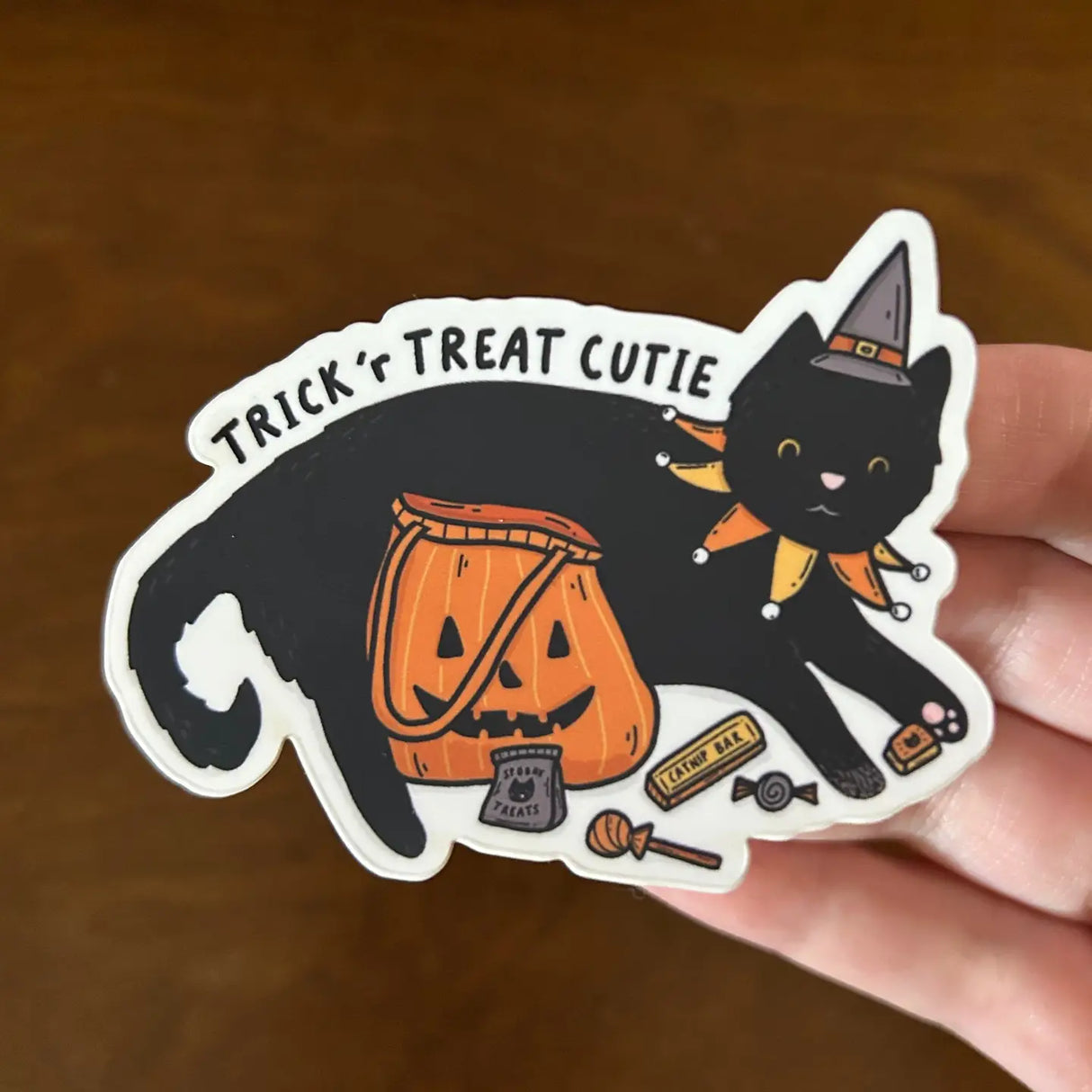 Little Spooky Studio Vinyl Sticker - Trick R Treat Cutie
A cutie little black cat who just went trick r treating and is enjoying her haul!
3in wide
Waterproof
Matte Finish