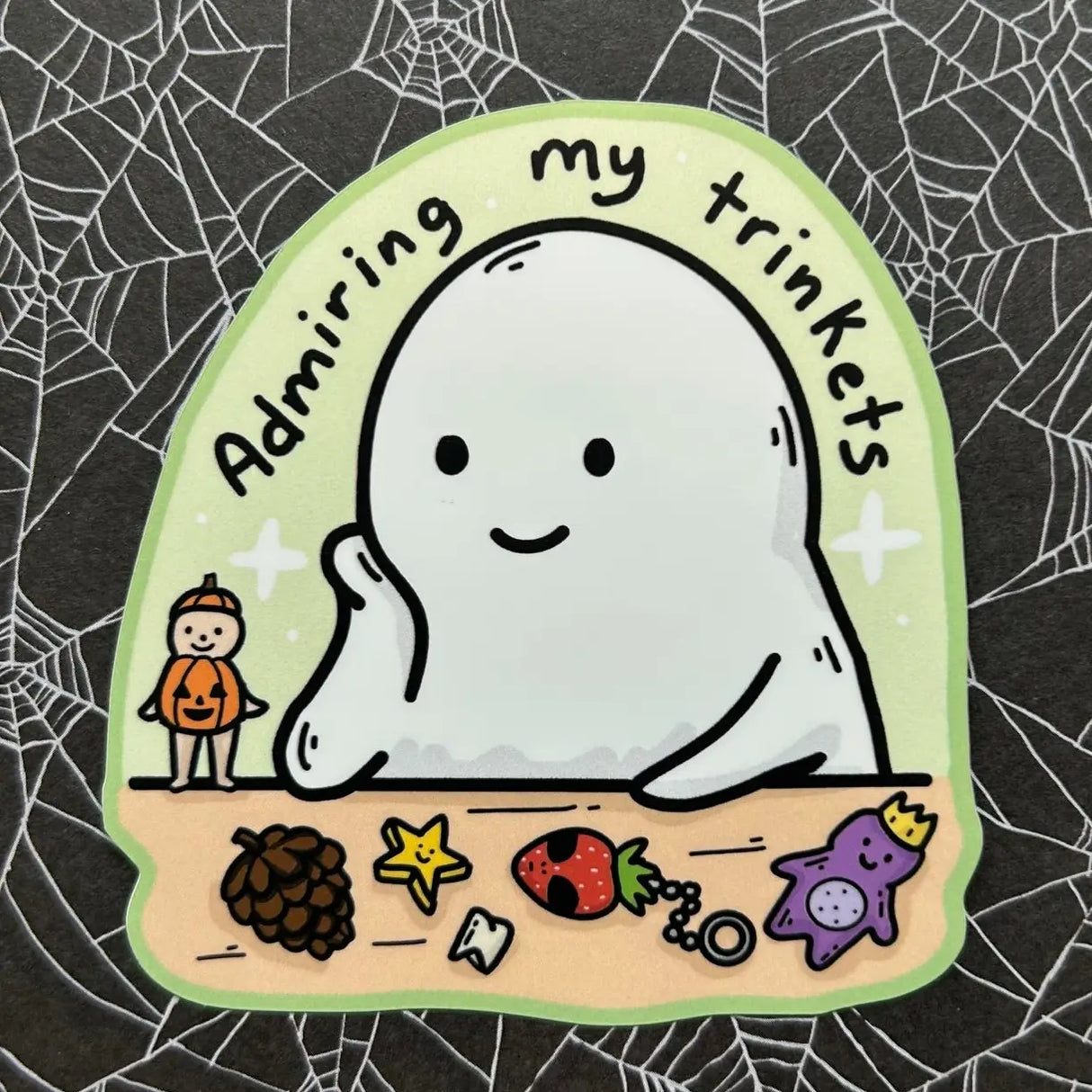 Little Spooky Studio Vinyl Sticker - Trinket Admirer
3 inch matte sticker of a little ghost admiring their trinkets!
3in wide
Waterproof
Matte Finish