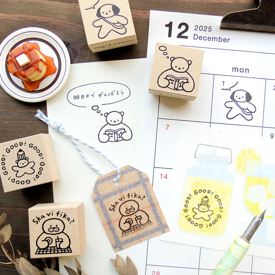 A stamp by illustrator Mariko Fukuoka.
A dog holding a pochette is taking a stroll. It also looks cute when you add speech bubbles.