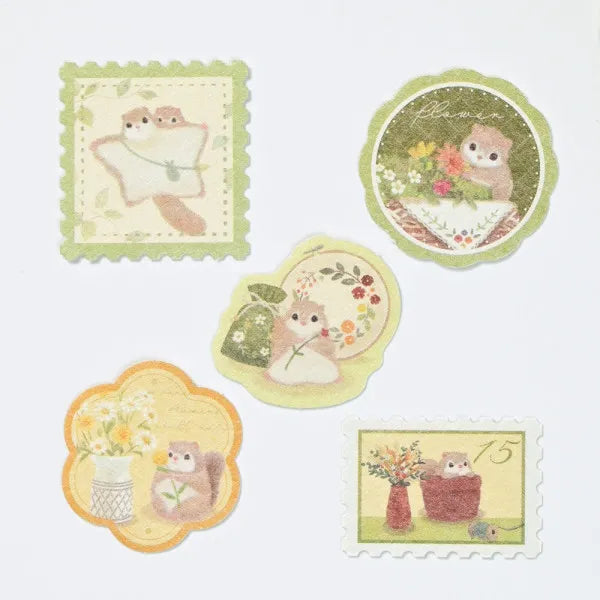 Relaxing Animals Day A flake seal depicting each day of the animals living
leisurely.
I drew various flowers and flying squirrels such as bouquets, swags, vases, and vases.
It can also be used to decorate seals and notebooks.
Length 85× Width 75mm
5 patterns 25 pieces PP bag: Length 115× Width 80mm
Washi paper with slit