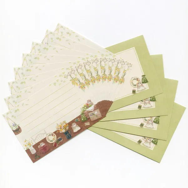 Relaxing Animals Day - A mini-letter depicting the days of each animal living in
a relaxed manner.
I drew various flowers and flying squirrels such as bouquets, swags, vases, and vases.
It is a size that can hold a photo (DSC format, L format) and can be mailed at a standard price.
Length 98× Width 148mm
8 pieces of stationery, 4 envelopes