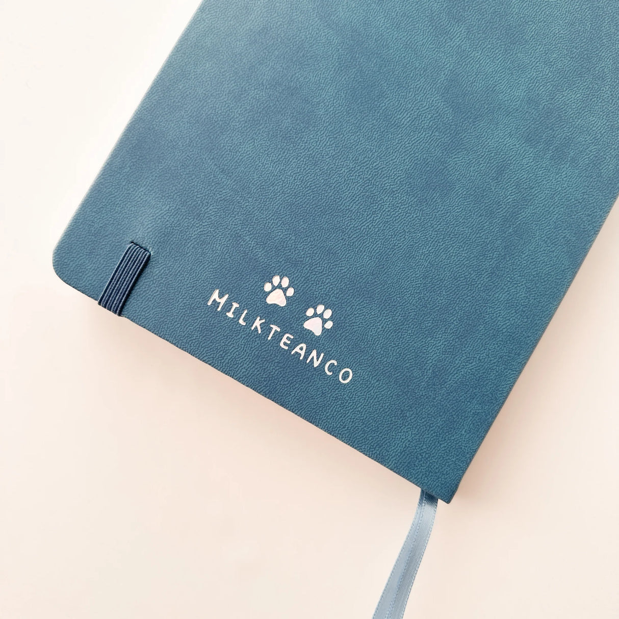 Jiji The Cat Journal in Ocean Blue with Holographic Edges and Logo 🌊✨
Product Details:
Size: A5 (5.70 x 8.26 inches)
160 Dotted Grid Pages (5 x 5 mm)
2 Bookmarks
Elastic Band and Pen Holder
Expandable storage compartment