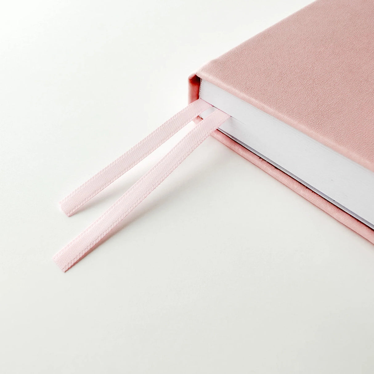 Soft pastel vegan leather bullet journal with delicate gold foil details, made to make your everyday planning feel a little more special ✨
Product Details:
Size: A5 (5.70 x 8.26 inches)
160 Dotted Grid Pages (5 x 5 mm)
2 Bookmarks
Elastic Band and Pen Holder
Expandable storage compartment