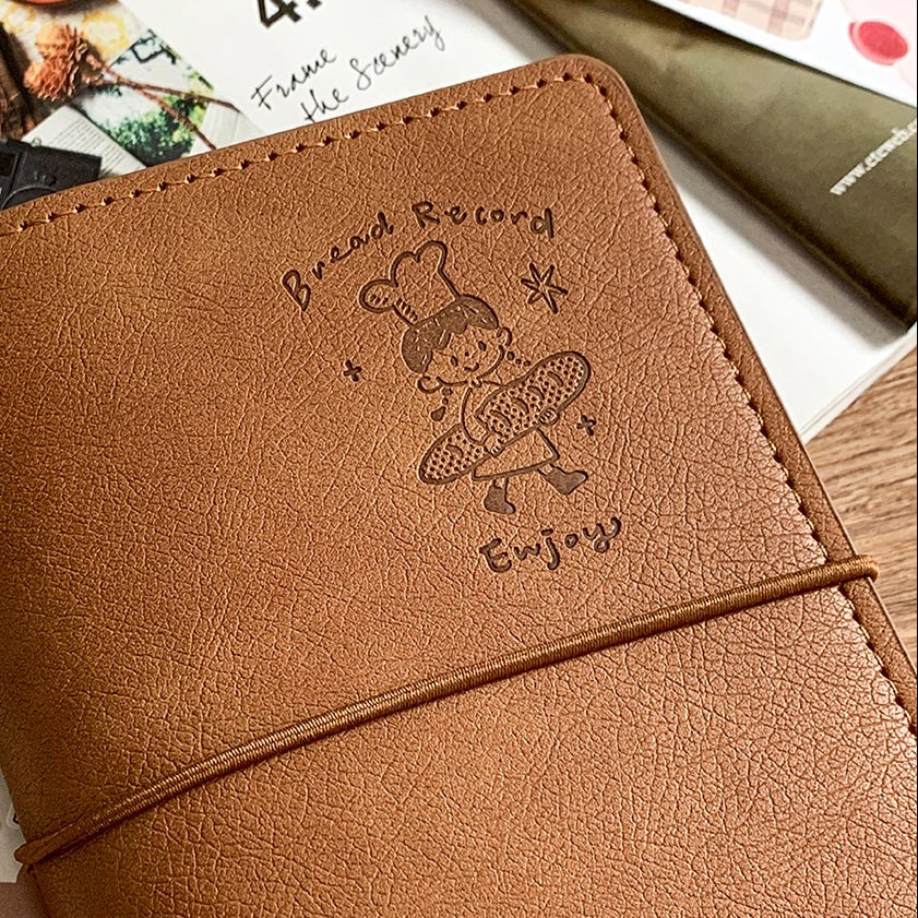 Molinta - Azhuo Brown A7 Cover
A compact A7 cover from Molinta, designed for everyday notes, lists, and creative planning. Lightweight and easy to carry, it’s an ideal companion for quick thoughts, reminders, and daily jotting.
Specifications: 102mm x 153mm