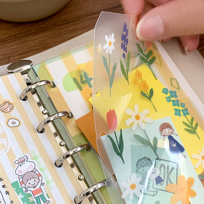 Molinta - Garden M5 Loose Leaf Storage Folder
Store all your little vinyl stickers, sticker flakes, memo sheets, and scraps used for journaling in this folder and retrieve it whenever you need conveniently in your binder!
Specifications: 67mmx110mm
Material: Cast PP