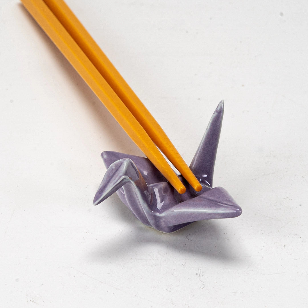 These cute ceramic rests are a perfect stationery addition to your desk! Use them for pens, paint brushes, or take them to your kitchen as a chopstick rest!
Size:2"L
Material: Porcelain
Weight: 1.6 oz
Origin: China