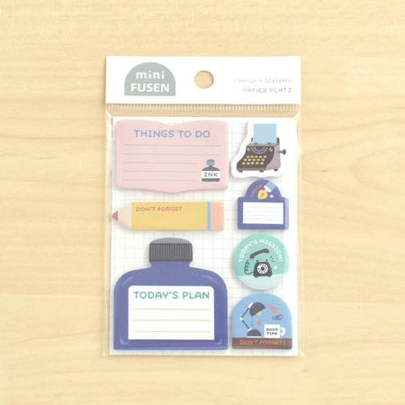 These flake sticky notes are designed by illustrator eric.
They feature a weak adhesive, full-surface adhesive, and are die-cut so you can write on them with water-based pens, oil-based pens, or pencils.
Perfect for quick notes or adding decoration to your planner.
7 designs x 20 each (Total 140pcs)
Weak-adhesive
Includes 1 pack