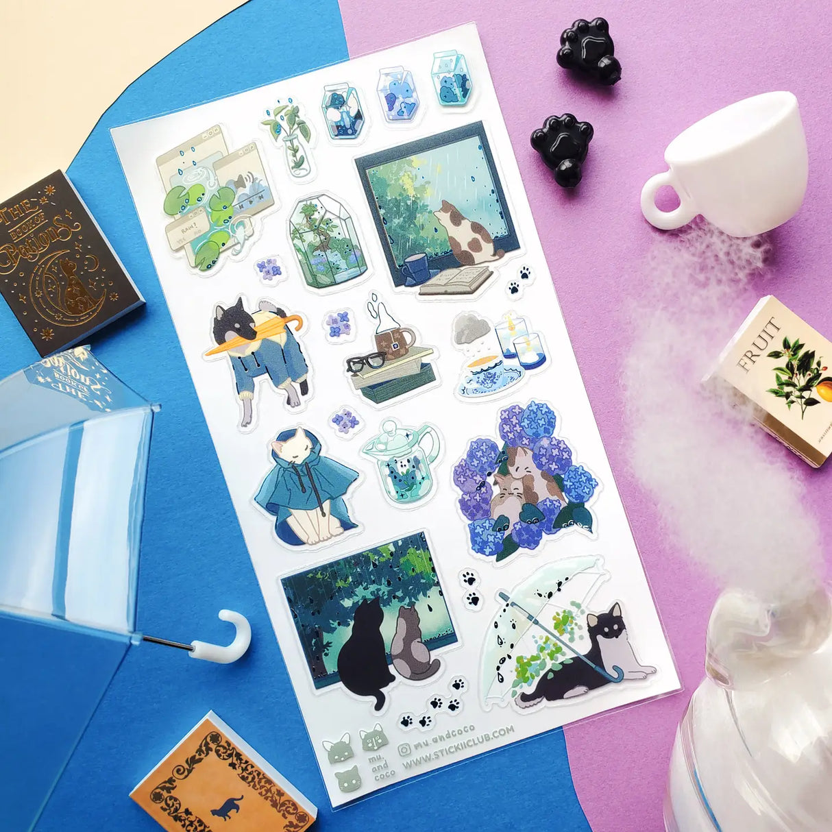 🌧️🐱 It’s raining, it’s pouring — so join @mu.andcoco’s adorable furballs for a day of drizzly adventures! Some cozy up by the window with a warm drink, while others slip on their rain ponchos and head out for a misty stroll. This sheet has everything you need to create the purr-fect rainy day spreads.